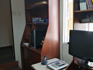 VENTA DE AMPLIA CASA 237M2 - 3 PISOS + MINIDEPARTAMENTO -  URB. SAN ANTONIO MIRAFLORES