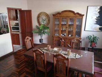 VENTA DE AMPLIA CASA 237M2 - 3 PISOS + MINIDEPARTAMENTO -  URB. SAN ANTONIO MIRAFLORES