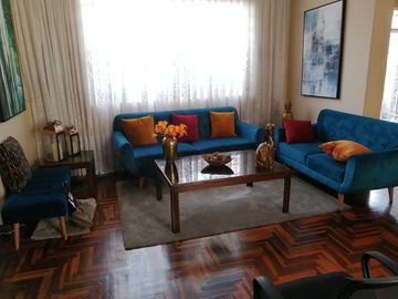 VENTA DE AMPLIA CASA 237M2 - 3 PISOS + MINIDEPARTAMENTO -  URB. SAN ANTONIO MIRAFLORES