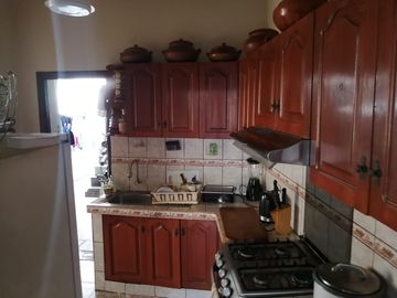 VENTA DE AMPLIA CASA 237M2 - 3 PISOS + MINIDEPARTAMENTO -  URB. SAN ANTONIO MIRAFLORES