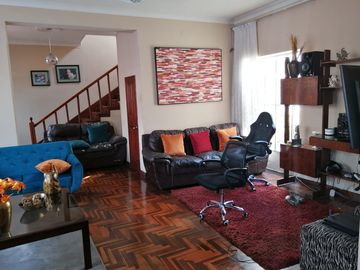 VENTA DE AMPLIA CASA 237M2 - 3 PISOS + MINIDEPARTAMENTO -  URB. SAN ANTONIO MIRAFLORES