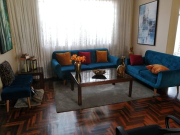 VENTA DE AMPLIA CASA 237M2 - 3 PISOS + MINIDEPARTAMENTO -  URB. SAN ANTONIO MIRAFLORES