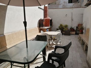 VENTA DE AMPLIA CASA 237M2 - 3 PISOS + MINIDEPARTAMENTO -  URB. SAN ANTONIO MIRAFLORES