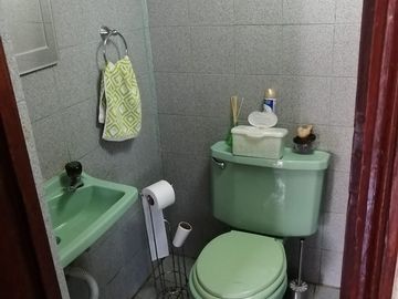 VENTA DE AMPLIA CASA 237M2 - 3 PISOS + MINIDEPARTAMENTO -  URB. SAN ANTONIO MIRAFLORES