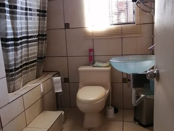 VENTA DE AMPLIA CASA 237M2 - 3 PISOS + MINIDEPARTAMENTO -  URB. SAN ANTONIO MIRAFLORES