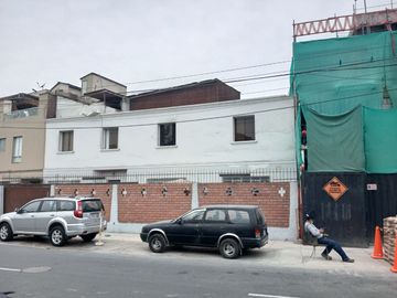 VENTA DE AMPLIA CASA 237M2 - 3 PISOS + MINIDEPARTAMENTO -  URB. SAN ANTONIO MIRAFLORES
