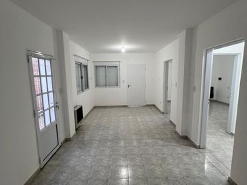 Casa completamente revovada - Consultar Precio