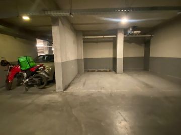 Ñuñoa en calle Zañartu -  Vende Depto + estacionamiento oportunidad