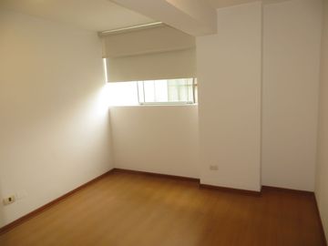 VENTA DPTO EN MIRAFLORES: 109 M2, 3 HABIT, 2 BAÑ, 1 ESTAC, $ 218,000