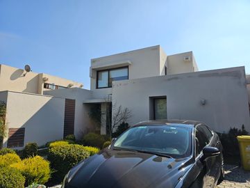 Casa en venta 3D Y 3 B en Piedra Roja Chicureo piscina y quincho