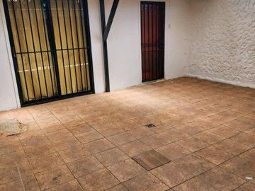 Se vende amplia casa de dos pisos, A. Hospicio
