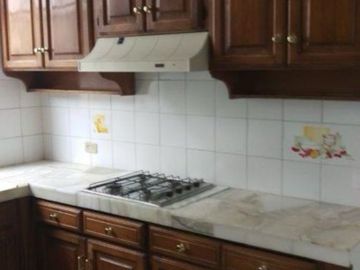 Se vende en buenas condiciones habitables, casa ubicada en uno de los sectores privilegiados de Quito.