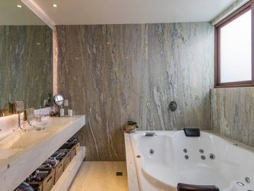 CASAS EN VENTA BOSQUE REAL VISTA A LAGOS Y A CLUB DE GOLF