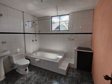 VENTA CASA FAMILIAR / KENNEDY - DAMMER 1