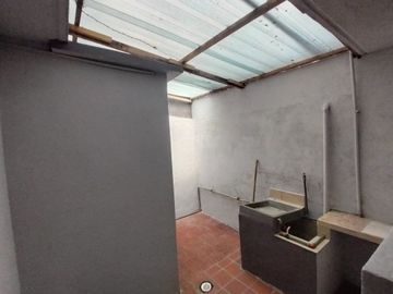 VENTA CASA FAMILIAR / KENNEDY - DAMMER 1