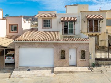 CASA EN VENTA UBICADA EN MONTEREAL SAN JOSE DEL CABO
