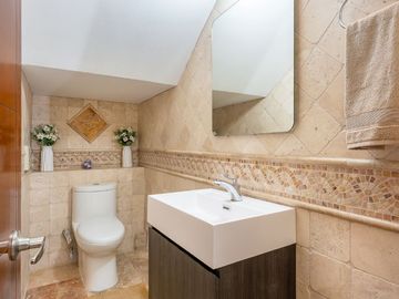 CASA EN VENTA UBICADA EN MONTEREAL SAN JOSE DEL CABO