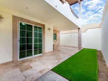 CASA EN VENTA UBICADA EN MONTEREAL SAN JOSE DEL CABO