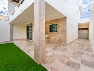 CASA EN VENTA UBICADA EN MONTEREAL SAN JOSE DEL CABO
