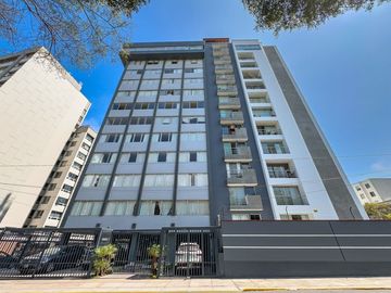 VENDO LINDO Y ACOGEDOR DEPARTAMENTO EN EL CORAZÓN DE MIRAFLORES CON VISTA EXTERIOR