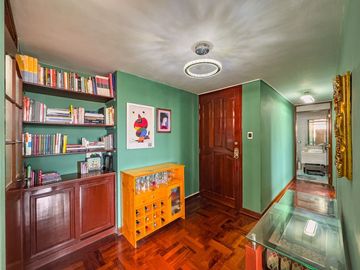 VENDO LINDO Y ACOGEDOR DEPARTAMENTO EN EL CORAZÓN DE MIRAFLORES CON VISTA EXTERIOR
