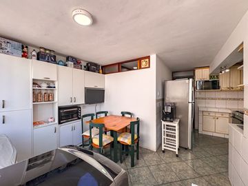 VENDO LINDO Y ACOGEDOR DEPARTAMENTO EN EL CORAZÓN DE MIRAFLORES CON VISTA EXTERIOR