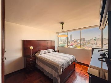 VENDO LINDO Y ACOGEDOR DEPARTAMENTO EN EL CORAZÓN DE MIRAFLORES CON VISTA EXTERIOR