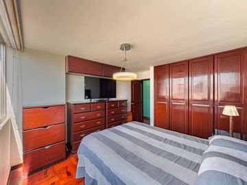 VENDO LINDO Y ACOGEDOR DEPARTAMENTO EN EL CORAZÓN DE MIRAFLORES CON VISTA EXTERIOR