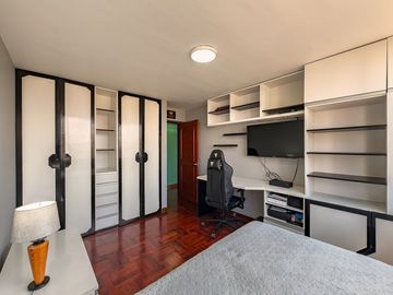 VENDO LINDO Y ACOGEDOR DEPARTAMENTO EN EL CORAZÓN DE MIRAFLORES CON VISTA EXTERIOR