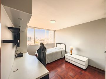 VENDO LINDO Y ACOGEDOR DEPARTAMENTO EN EL CORAZÓN DE MIRAFLORES CON VISTA EXTERIOR