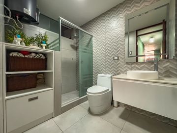 VENDO LINDO Y ACOGEDOR DEPARTAMENTO EN EL CORAZÓN DE MIRAFLORES CON VISTA EXTERIOR