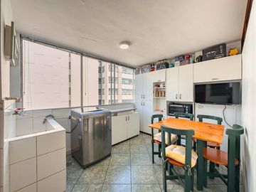 VENDO LINDO Y ACOGEDOR DEPARTAMENTO EN EL CORAZÓN DE MIRAFLORES CON VISTA EXTERIOR