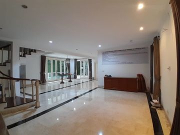 Dijual Rumah Bagus, Asri, 2 Lt, Semi Furnish, Strategis, Bebas Banjir, Bintaro