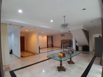 Dijual Rumah Bagus, Asri, 2 Lt, Semi Furnish, Strategis, Bebas Banjir, Bintaro