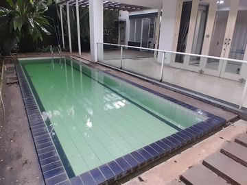 Dijual Rumah Bagus, Asri, 2 Lt, Semi Furnish, Strategis, Bebas Banjir, Bintaro