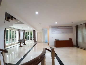 Dijual Rumah Bagus, Asri, 2 Lt, Semi Furnish, Strategis, Bebas Banjir, Bintaro