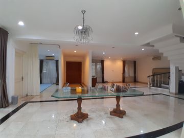 Dijual Rumah Bagus, Asri, 2 Lt, Semi Furnish, Strategis, Bebas Banjir, Bintaro