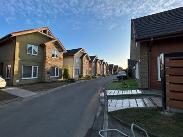 VENDE HERMOSA Y ACOGEDORA CASA 3D,3B,3E BRISA DEL SOL TALCAHUANO