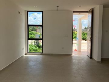 CASA DE UNA PLANTA EN PRIVADA EN CHOLUL CON PANELES SOLARES