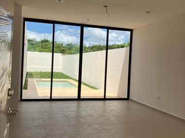 CASA DE UNA PLANTA EN PRIVADA EN CHOLUL CON PANELES SOLARES