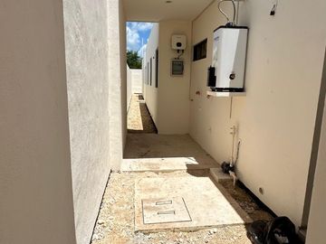 CASA DE UNA PLANTA EN PRIVADA EN CHOLUL CON PANELES SOLARES