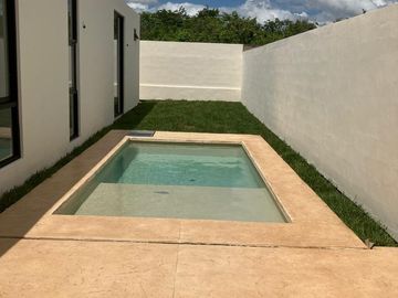 CASA DE UNA PLANTA EN PRIVADA EN CHOLUL CON PANELES SOLARES