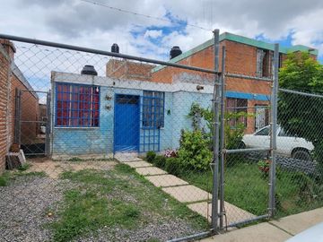 VENDO BONITA CASA FRACC VILLAS DE SAN JUAN $970,000.00 TERRENO DE 8 METROS X 17 METROS