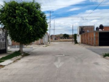 VENDO BONITA CASA FRACC VILLAS DE SAN JUAN $970,000.00 TERRENO DE 8 METROS X 17 METROS