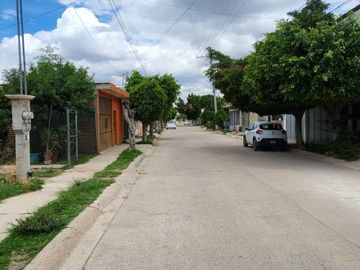 VENDO BONITA CASA FRACC VILLAS DE SAN JUAN $970,000.00 TERRENO DE 8 METROS X 17 METROS