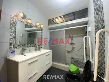 EN VENTA DE CASA CERCA DE COLEGIO BONIFAZ EN EL RIMAC