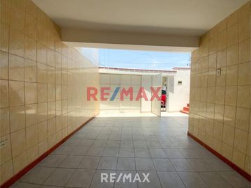 EN VENTA DE CASA CERCA DE COLEGIO BONIFAZ EN EL RIMAC
