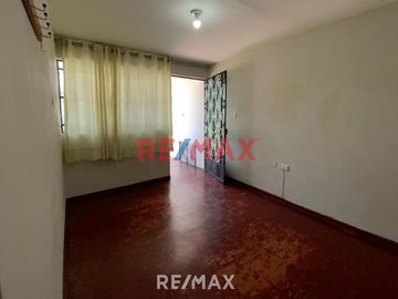 EN VENTA DE CASA CERCA DE COLEGIO BONIFAZ EN EL RIMAC