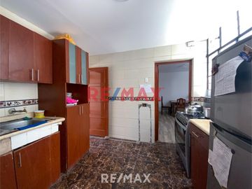 EN VENTA DE CASA CERCA DE COLEGIO BONIFAZ EN EL RIMAC