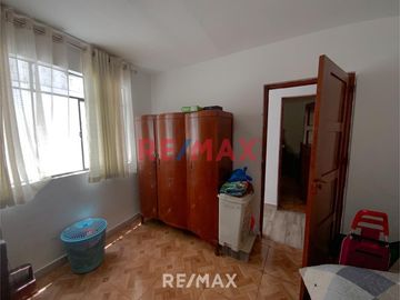 EN VENTA DE CASA CERCA DE COLEGIO BONIFAZ EN EL RIMAC